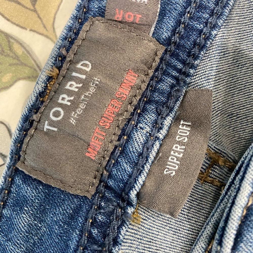 Torrid 16R Super Soft Skinny